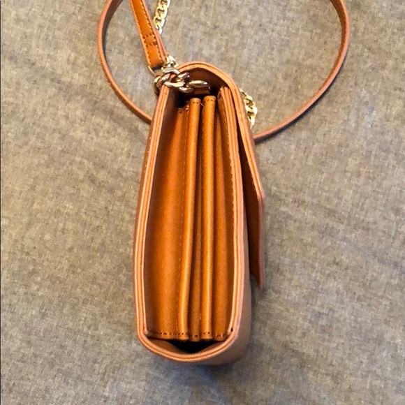 Small tan crossbody purse - Picture 2 of 4